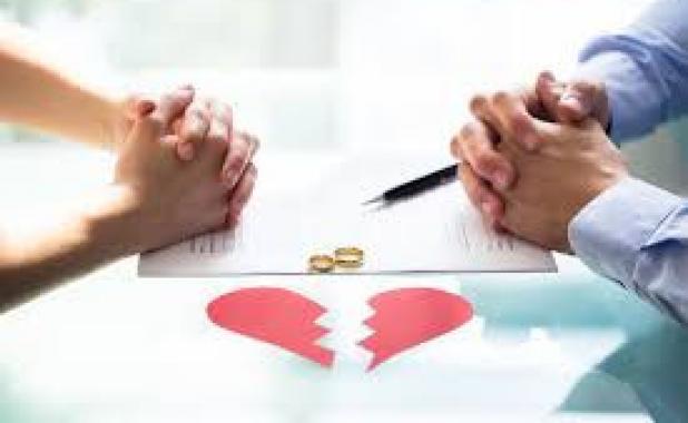 Chồng hoặc vợ cất/giấu hết giấy tờ người còn lại có nộp đơn khởi kiện xin ly hôn được không?